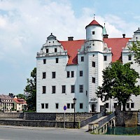 Zámek Schönfeld (© Norbert Kaiser; Wikipedia; CC BY-SA 2.0)