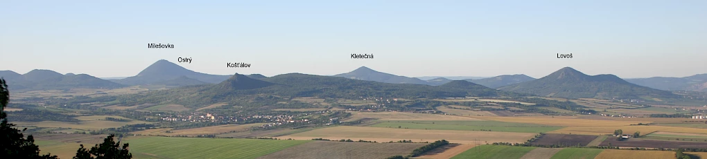 Western part of České středohoří, Czech Republic. A view from Házmburk hill towards north. (photo: Wikipedia, User Azenion, CC BY-SA 3.0))
