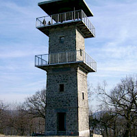 Turm Erbenová vyhlidka (Foto: Miloš Miličevič; Wikipedia)