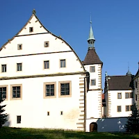 Schloss Benešov n.Pl. (© Stanislav Dusik; Wikipedia; CC BY-SA 4.0)