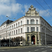 Stadtmuseum Ústí nad Labem vom Lidické náměstí (© SchiDD; Wikipedia; CC BY-SA 3.0)