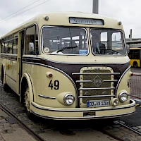 Muzejní autobus IFA H6B/S (© DCB, ubahnverleih; Wikipedia; Public Domain Dedication)