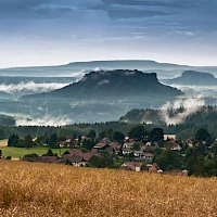 Blick in die Sächsische und Böhmische Schweiz ((© Sebastian Thiel, Tourismusverband Sächsische Schweiz)