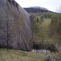Talsperre Fláje - Staumauer (© Pindick; Wikipedia; CC BY-SA 3.0)