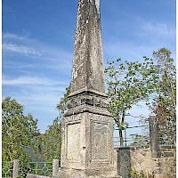 Emperor's obelisk (© Prazak; Wikipedia; CC BY-SA 3.0)