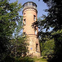 Lookout tower Dymník (© Mirek256; Wikipedia;  CC BY-SA 3.0 )