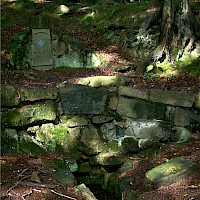 Wesenitzquelle (© Dörte Bleul DB 11; Wikipedia; CC BY-SA 3.0)