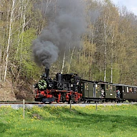 Vlak na trati mezi Lohsdorfem a Ehrenbergem (© Till Menzer)