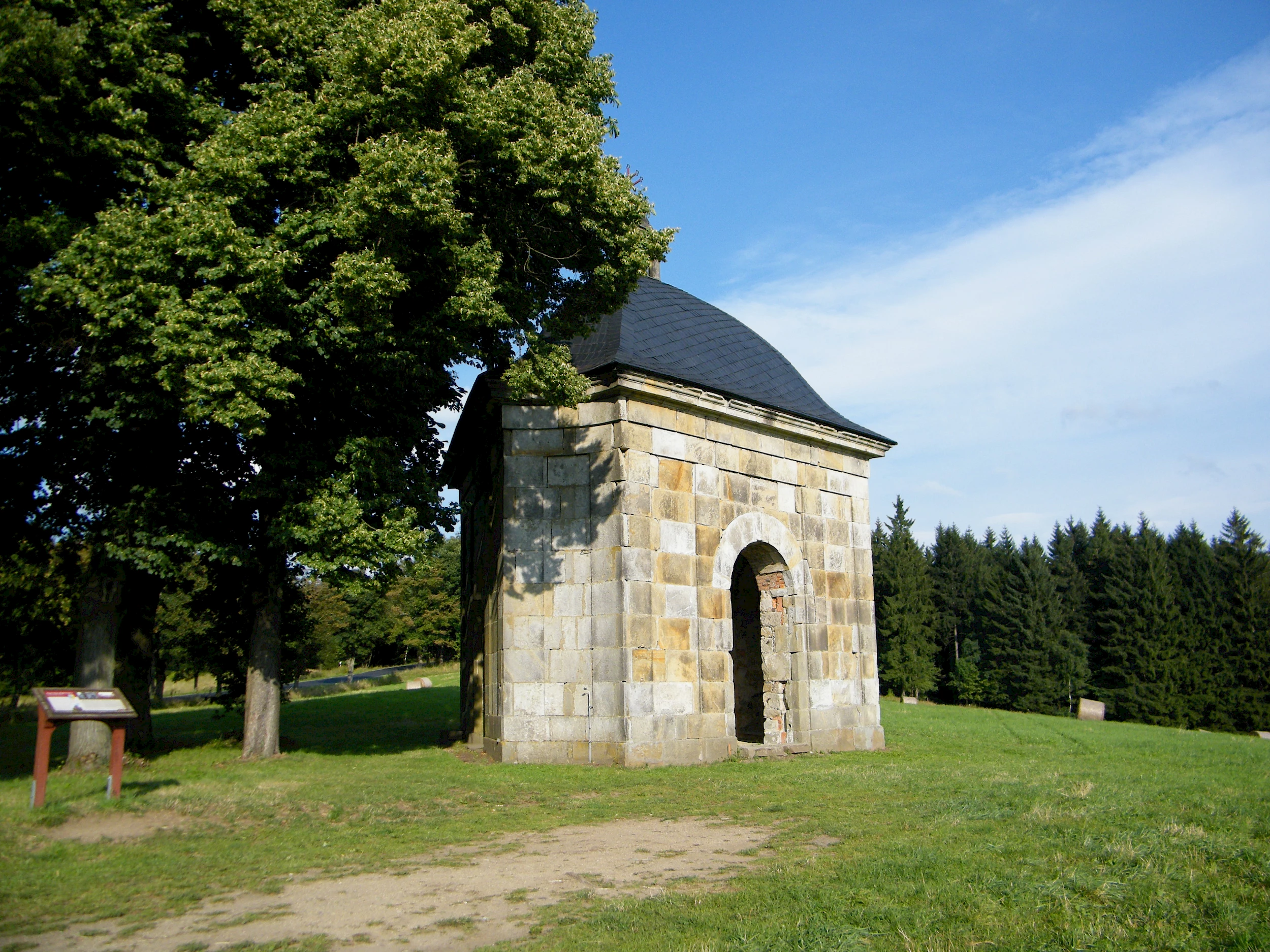 Trinity chapel near Mikulášovice (© Gumideck; Wikipedia; CC BY-SA 4.0)