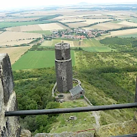 Hazmburk castle (© Cevenol2 ; Wikipedia;  CC BY-SA 3.0 )