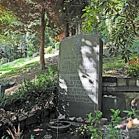Grab von Erich Wustmann auf dem Friedhof in Bad Schandau (© SchiDD; Wikipedia; CC BY-SA 4.0)
