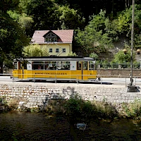 Kirnitzschtalbahn(© Bybbisch94, Christian Gebhardt; Wikimedia; CC BY-SA 4.0)