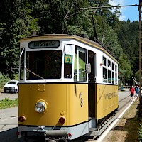 Kirnitzschtalbahn(© Bybbisch94, Christian Gebhardt; Wikimedia; CC BY-SA 4.0)