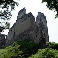 Burg Kostomlaty (© Rolf-Dresden; Wikipedia;  CC BY-SA 2.5)