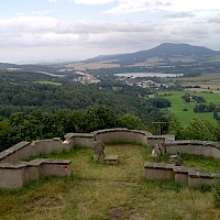 Pohled z vyhlídkové terasy Kalvárie (© RadekS; Wikipedia; CC BY-SA 3.0)