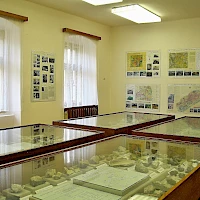 Mineralogical museum J.E. Hibsch (© Marie Čcheidzeová; Wikipedia;  CC BY-SA 3.0 )