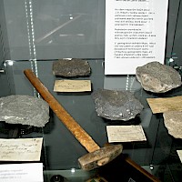 Mineralogisches Museum J.E. Hibsch (© Marie Čcheidzeová; Wikipedia;  CC BY-SA 3.0 )