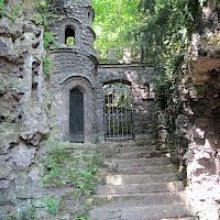 Dwarf's castle (© Hadonos; Wikipedia; CC BY-SA 3.0)