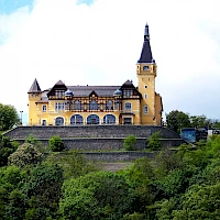 Schloss Větruše (© ŠJů; Wikipedia;  CC BY-SA 3.0 )