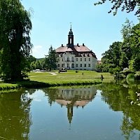 Park und Schloss, 2010(© Norbert Kaiser; Wikipedia; CC BY-SA 3.0)