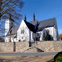 Church in Reinhardtsgrimma (© Jörg Blobelt ; Wikipedia; CC BY-SA 4.0)