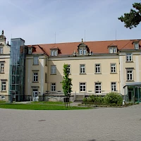 Schloss Sonnenstein Haus C16 als Gedenkstätte (2005) (© dawei; Wikipedia; CC BY-SA 3.0)