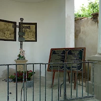 Grab der Ulrike von Levetzow an der Kirche (© Jitka Erbenová; Wikipedia; CC BY-SA 3.0)