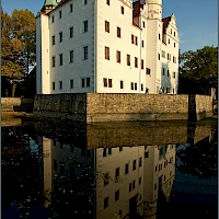 Zámek Schönfeld (© Pallasathena; Wikipedia; CC BY-SA 2.0)