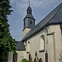 Dorfkirche Schellerhau (© SchiDD; Wikipedia; CC BY-SA 4.0)