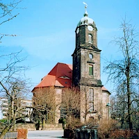 Kostel Lohmen (© Jörg Blobelt; Wikipedia; CC BY-SA 4.0)