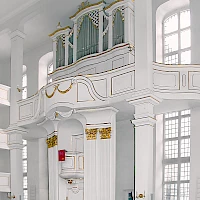 Kostel Lohmen (© Jörg Blobelt; Wikipedia; CC BY-SA 4.0)