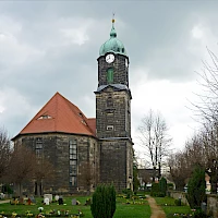 Kostel Lohmen (© SchiDD; Wikipedia; CC BY-SA 4.0)