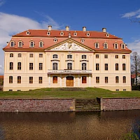 Barockschloss Wachau (© Henning Martin; Wikipedia; CC BY-SA 4.0)