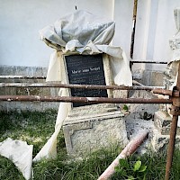 Tombstone Fr. Josef Weigel, Arnoltice (Arnsdorf) (© Sebastian Weise/EEL)