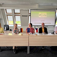 Abschlusskonferenz – závěrečná konference = 'Občanská odvaha a demokracie / Zivilcourage und Demokratie'