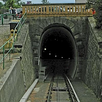 Prinzeß-Louisa-Tunnel nahe der Bergstation (© SchiDD; Wikipedia; CC BY-SA 4.0)
