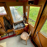 Train driver's cabin of a diesel motor car class M131 'Hurvínek' (© Michael Rasche)