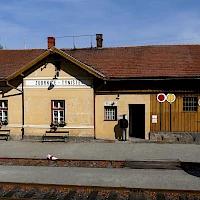 Stationsgebäude von Zubrnice (© Hadonos; Wikipedia; CC BY-SA 4.0)