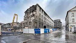 Setuza administration building half demolished, 13.3.2023 (© FUD UJEP)