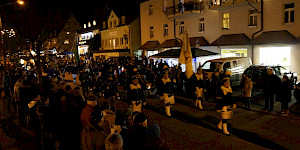 Bergparade beim Lichterfest in Berggie&szlig;h&uuml;bel