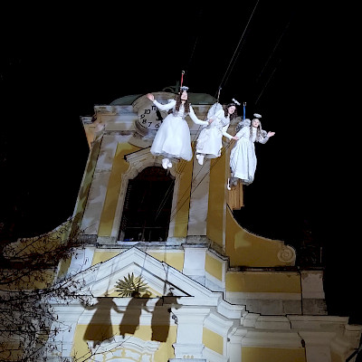 Angels hovering in &Uacute;&scaron;těk