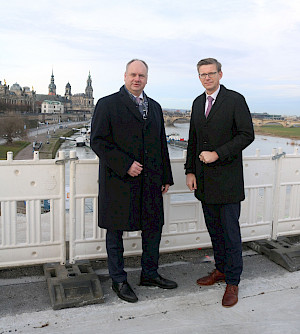 Martin Kupka und Dirk Hilbert auf der Carolabr&uuml;cke